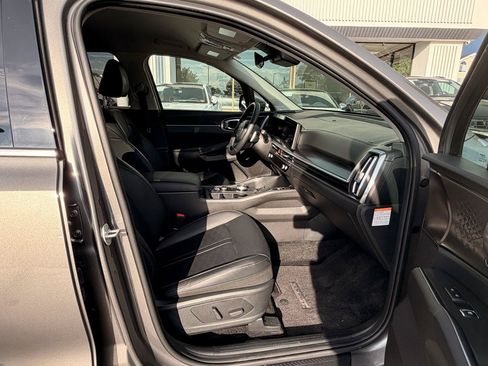 Used 2025 Kia Sorento EX AWD/4WD image 18