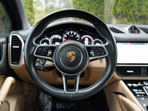 Used 2021 Porsche Cayenne Base image 17