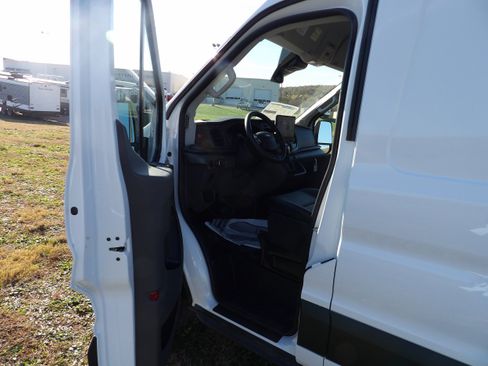 New 2026 Ford Transit 250 148 Medium Roof RWD image 11