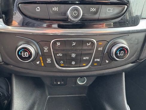 Used 2018 Chevrolet Traverse LT image 25