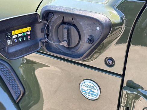 Used 2023 Jeep Wrangler Unlimited Sahara w/ Safety Group AWD/4WD image 9