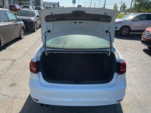 Used 2017 Volkswagen Jetta S w/ Jetta S Cold Weather Package FWD image 10
