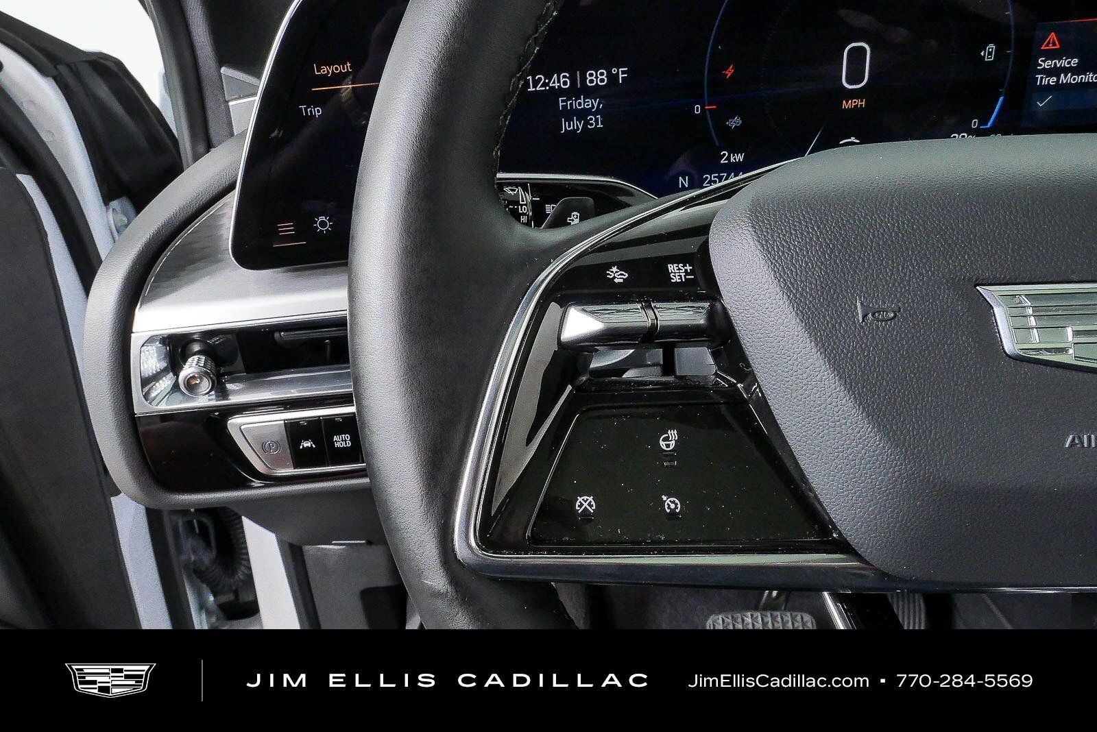 Used 2024 Cadillac Lyriq Luxury AWD/4WD image 9