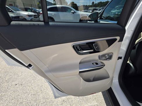 Used 2023 Mercedes-Benz GLC 300 4MATIC image 15