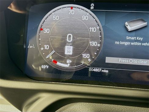 Certified 2025 Land Rover Defender 110 V8 image 13