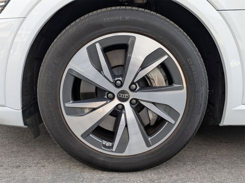 Used 2024 Audi Q8 e-tron Premium image 27