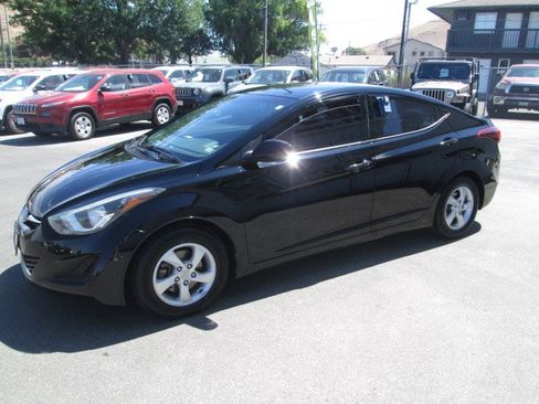 Used 2014 Hyundai Elantra SE image 3