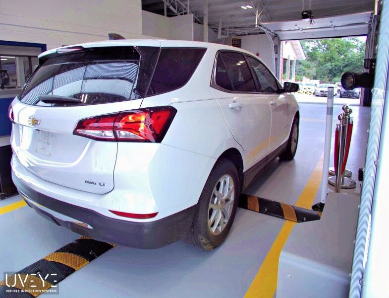 Used 2023 Chevrolet Equinox LT AWD/4WD image 2