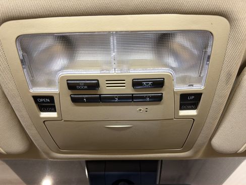 Used 2017 Toyota Highlander XLE image 18