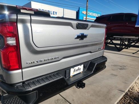 Used 2023 Chevrolet Silverado 1500 ZR2 w/ Technology Package image 16