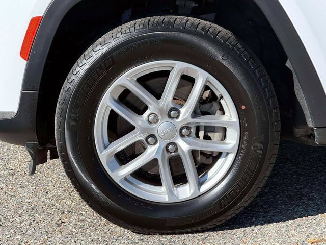 Used 2023 Jeep Grand Cherokee L Laredo w/ Luxury Tech Group I AWD/4WD image 9
