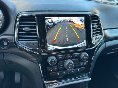 Used 2020 Jeep Grand Cherokee Altitude image 30