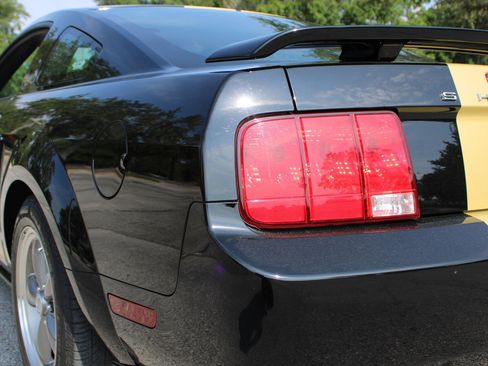 Used 2006 Ford Mustang GT RWD image 31