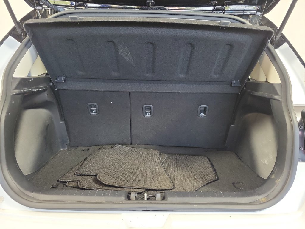 Used 2025 Hyundai Venue Limited FWD image 23