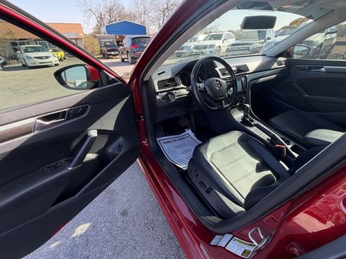 Used 2018 Volkswagen Passat 2.0T SE image 8