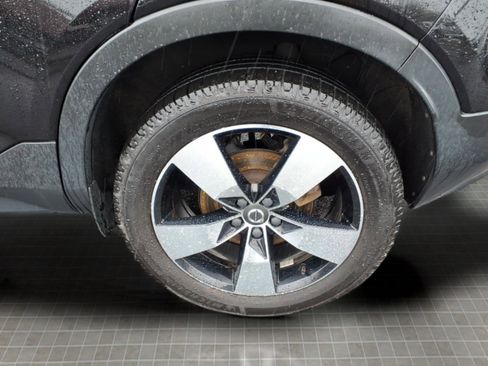 Used 2020 Volvo XC40 T5 Momentum w/ Protection Package Premier image 10