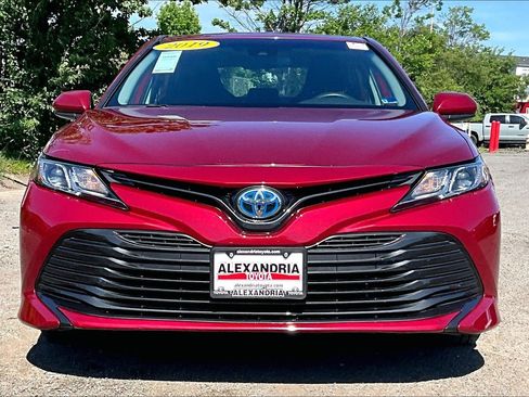 Used 2019 Toyota Camry LE FWD image 3