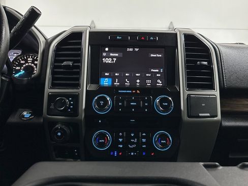 Used 2018 Ford F150 Lariat w/ Max Trailer Tow Package image 24