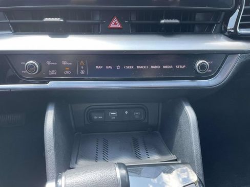 Certified 2025 Kia Sportage EX FWD image 27
