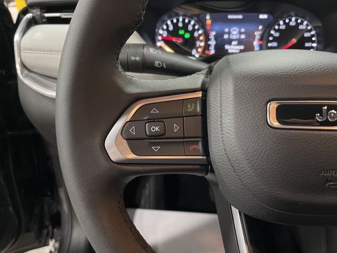 Used 2024 Jeep Compass Limited image 18