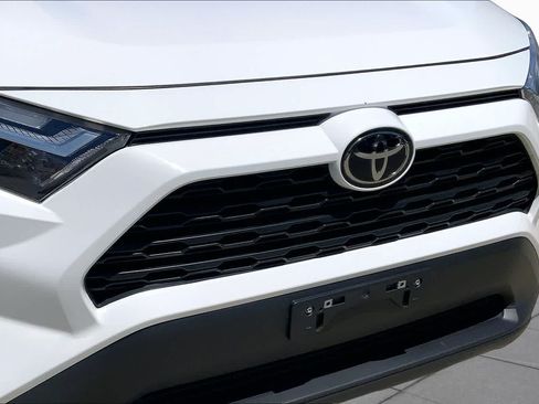 Used 2024 Toyota RAV4 XLE FWD image 31