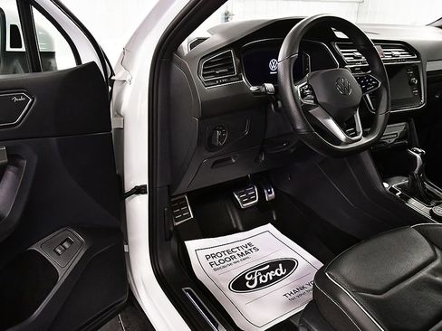 Used 2022 Volkswagen Tiguan SEL R-Line AWD/4WD image 15
