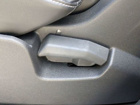 Used 2024 Volkswagen Atlas Cross Sport SE image 17