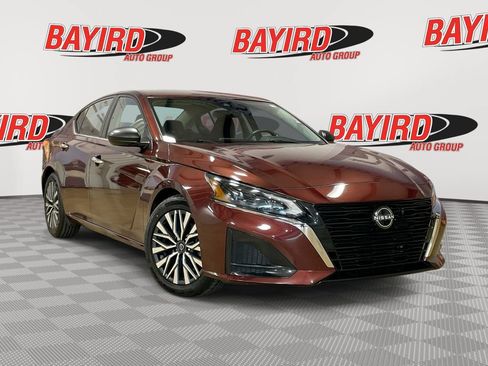 Used 2024 Nissan Altima 2.5 SV FWD image 1