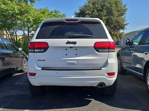 Used 2018 Jeep Grand Cherokee Altitude AWD/4WD image 8