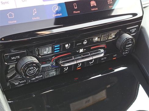 New 2025 Jeep Grand Cherokee Limited w/ Luxury Tech Group II image 8