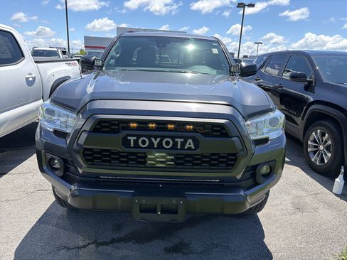 Used 2021 Toyota Tacoma SR w/ SX Package AWD/4WD image 3