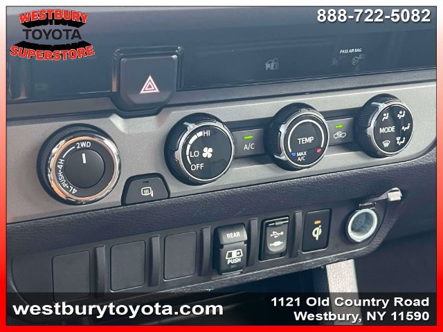 Used 2018 Toyota Tacoma TRD Sport AWD/4WD image 33