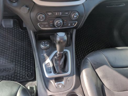 Used 2017 Jeep Cherokee Trailhawk AWD/4WD image 15