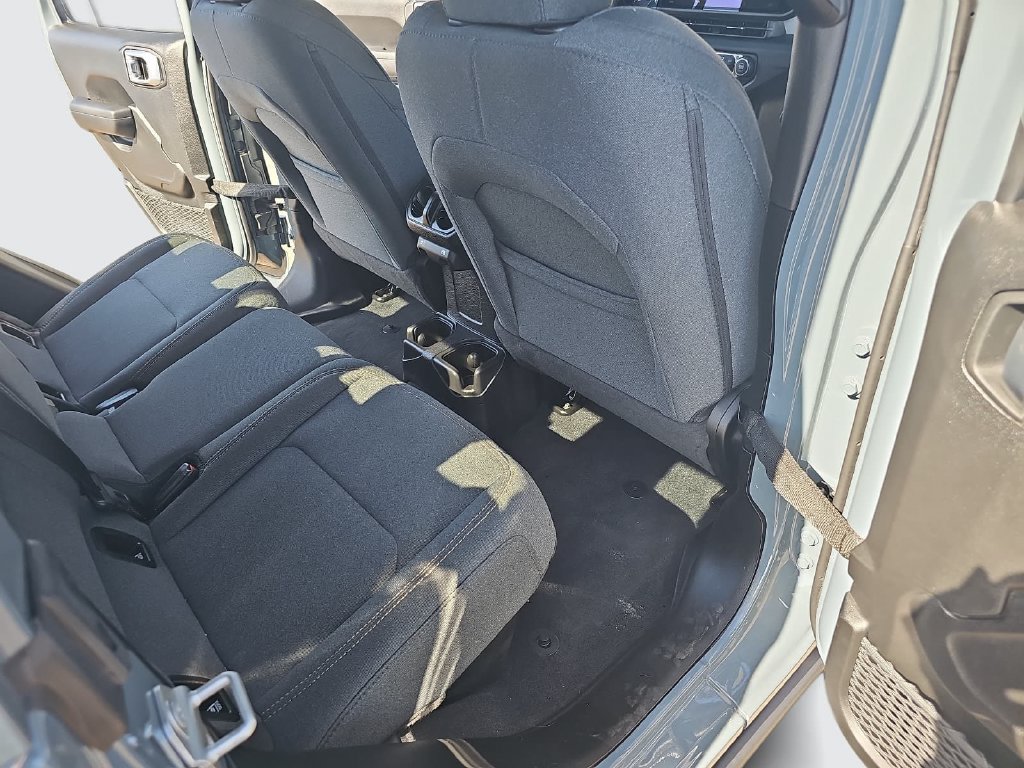Used 2025 Jeep Gladiator Sport AWD/4WD image 11