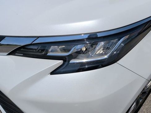 Used 2023 Toyota Sienna XLE FWD image 11