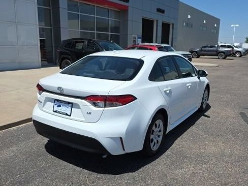 Used 2025 Toyota Corolla LE FWD image 5
