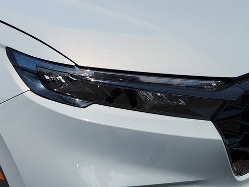 Used 2025 Honda CR-V Sport image 9