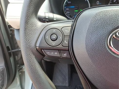 Used 2021 Toyota RAV4 XLE AWD/4WD image 16