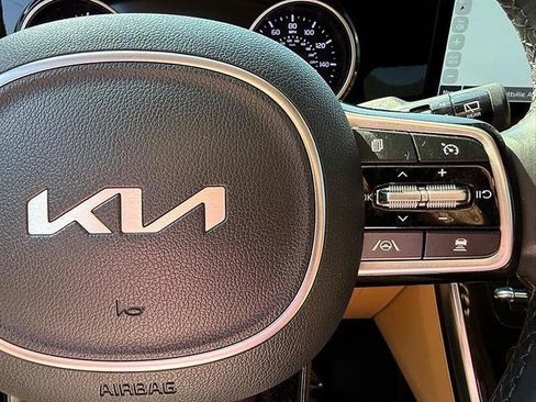 Used 2023 Kia Carnival EX w/ Paint Protection Package FWD image 23
