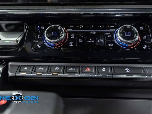 Used 2025 GMC Sierra 1500 Denali w/ Technology Package AWD/4WD image 22