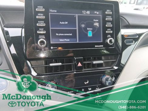 Used 2021 Toyota Camry LE image 6