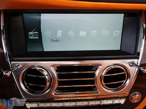 Used 2017 Rolls-Royce Dawn Convertible image 31