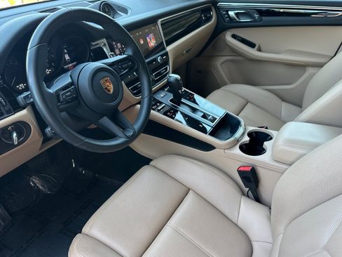 Certified 2023 Porsche Macan AWD/4WD image 4