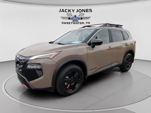 Used 2025 Nissan Rogue SV image 1