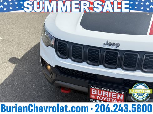 Used 2025 Jeep Compass Trailhawk AWD/4WD image 38