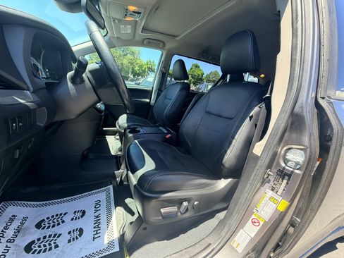 Used 2019 Toyota Sienna SE w/ SE Preferred Package AWD/4WD image 11