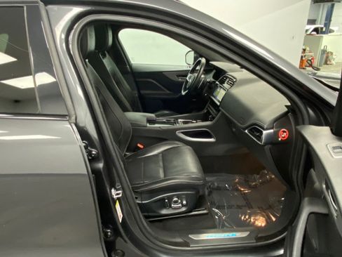 Used 2019 Jaguar F-PACE S image 23