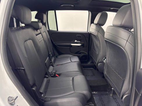 Used 2020 Mercedes-Benz GLB 250 4MATIC w/ Premium Package image 41