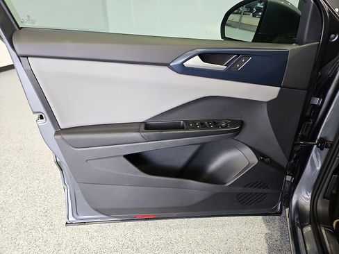 Certified 2023 Volkswagen Taos SE w/ Panoramic Sunroof Package FWD image 15