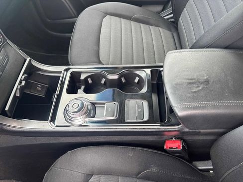 Used 2019 Ford Edge SE w/ SE Fleet Driver's Package image 19